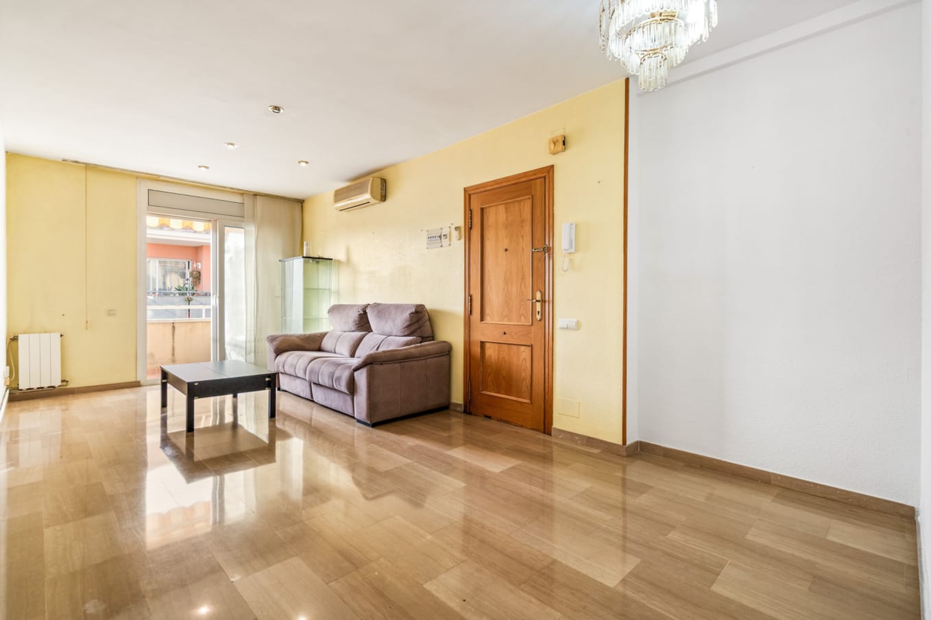 4. Salon