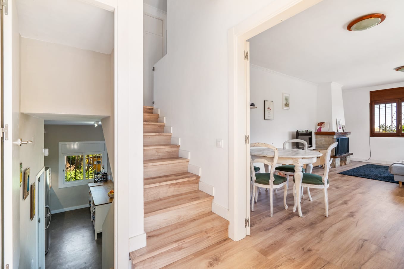 25. Escalera
