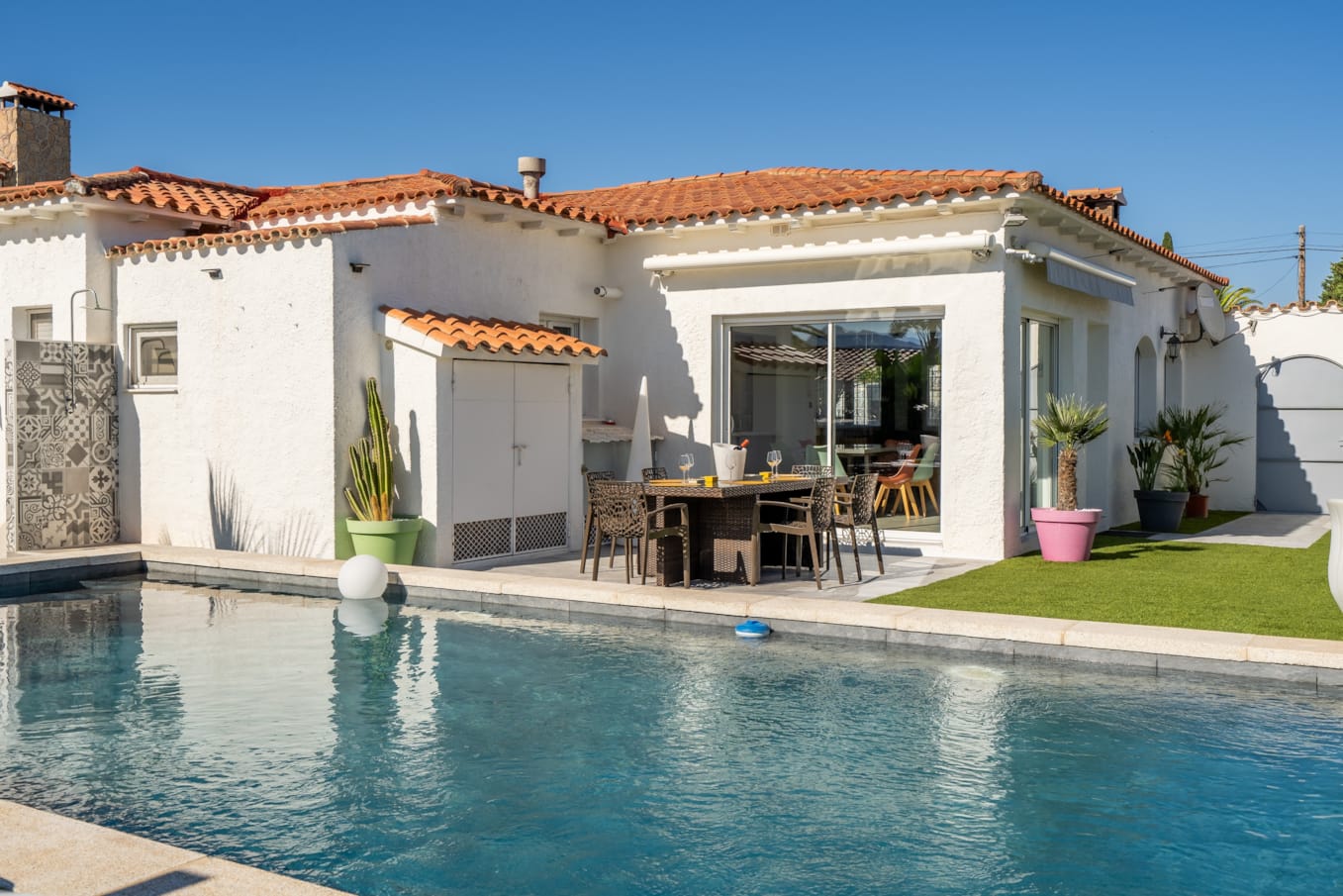10. Jardin y piscina