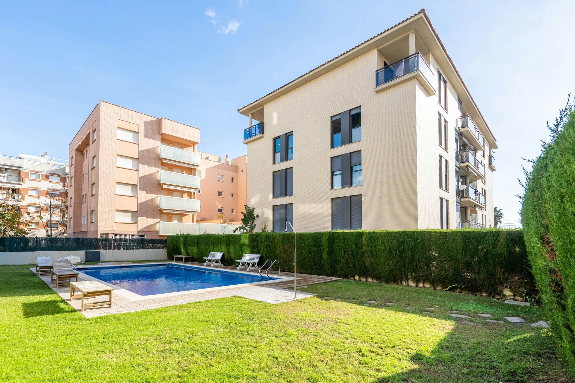 Piso en venta con terraza y piscina en Torredembarra