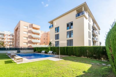 Piso en venta con terraza y piscina en Torredembarra