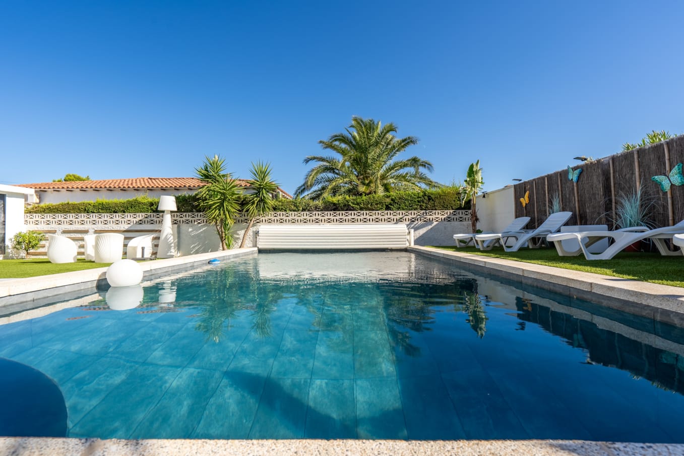 9. Jardin y piscina ok
