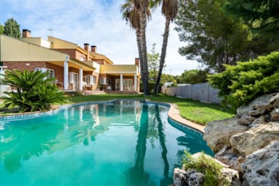 Maison avec piscine, jardin et vue mer à Mas Mel Calafell